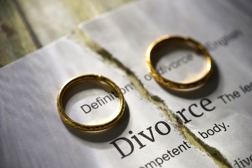 How to Sell a House During a Divorce in Maryland